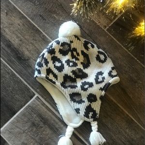 Old NavyTrappers Style Pom Pom Hat